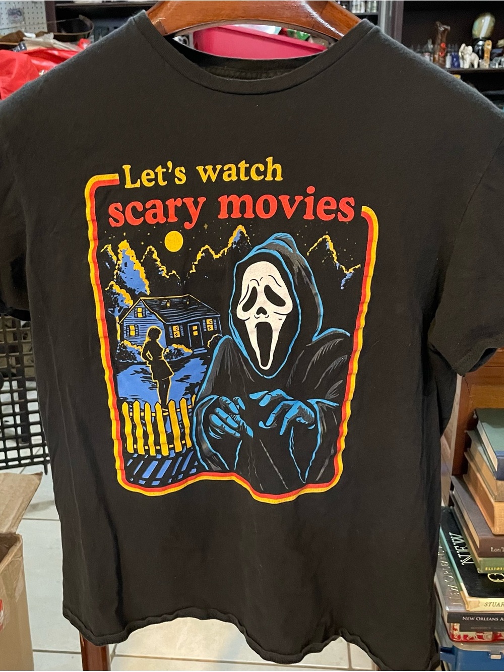 "Let's Watch Scary Movies" Ghost face Black Graphic T-Shirt L